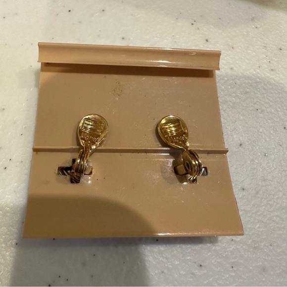 NWT/NOS 1980’s Vintage Monet clip-on earrings gold tone black enamel rhinestones - Picture 9 of 10